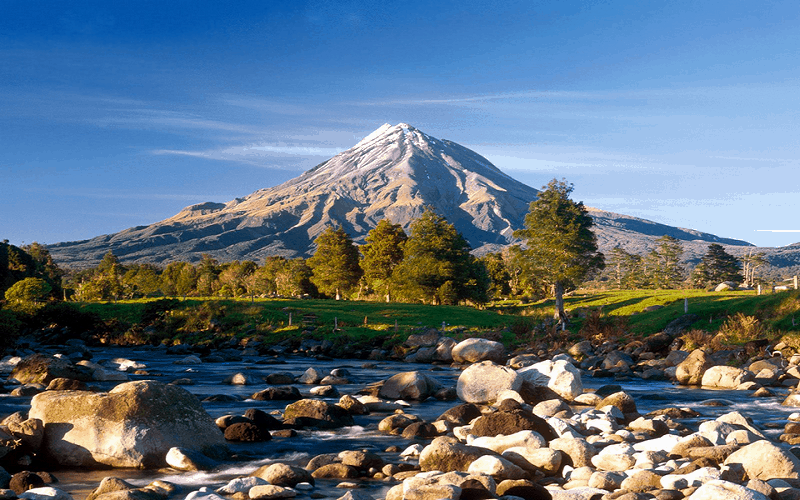 Taranaki, ngọn núi được trao quyền công dân ở New Zealand 5 Wanderlust Tips taranaki ngon nui duoc trao quyen cong dan o new zealand 2