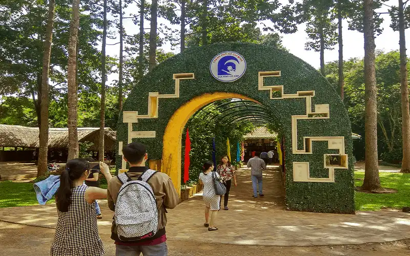 Tạp chí du lịch Wanderlust Tips 8 chùm tour chào mừng 320 năm thành lập TP. HCM