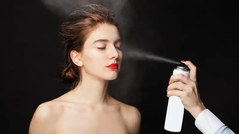 Tạp chí du lịch Wanderlust Tips | Bật mí mẹo để trang điểm "chuẩn không cần chỉnh" khi đi du lịch