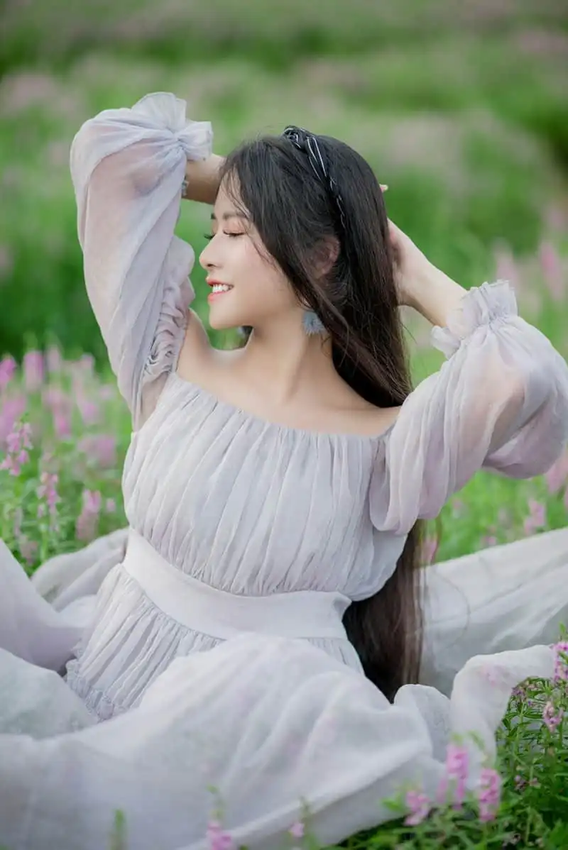 Tạp chí Du lịch Wanderlust Tips | Cô gái sở hữu mái tóc dài ấn tượng kể hành trình khám phá thế giới