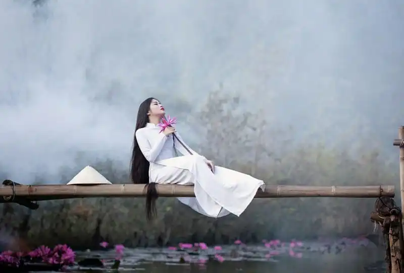 Tạp chí Du lịch Wanderlust Tips | Cô gái sở hữu mái tóc dài ấn tượng kể hành trình khám phá thế giới