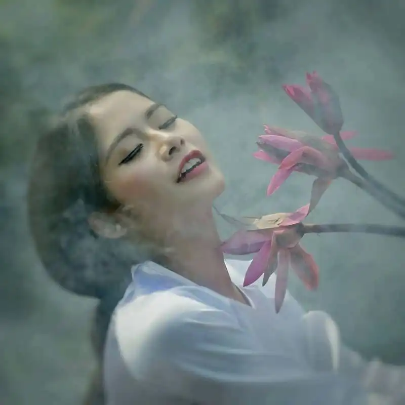 Tạp chí Du lịch Wanderlust Tips | Cô gái sở hữu mái tóc dài ấn tượng kể hành trình khám phá thế giới