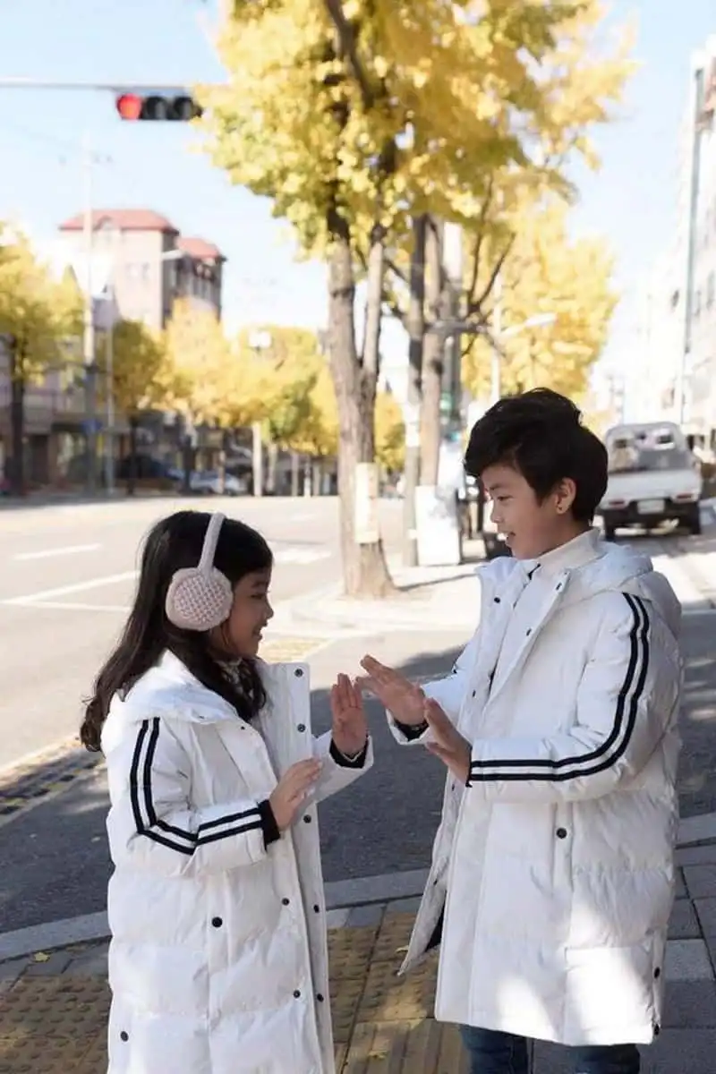 Tạp chí du lịch Wanderlust Tips | Đôi bạn thân nhí Hà thành hào hứng khi du lịch đến xứ sở kim chi 