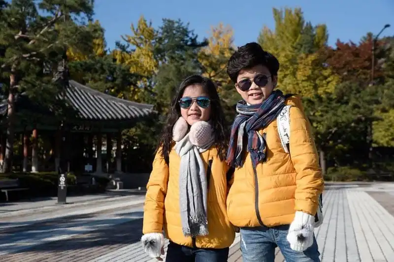 Tạp chí du lịch Wanderlust Tips | Đôi bạn thân nhí Hà thành hào hứng khi du lịch đến xứ sở kim chi 