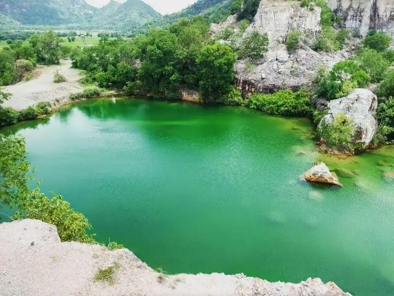 Tạp chí du lịch Wanderlust Tips | Du lịch miền Tây ghé thăm "Tuyệt Tình Cốc" nước xanh như ngọc