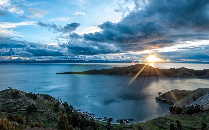 Tạp chí Du lịch Wanderlust Tips | Hồ Titicaca nhuốm màu sắc huyền thoại ở Nam Mỹ