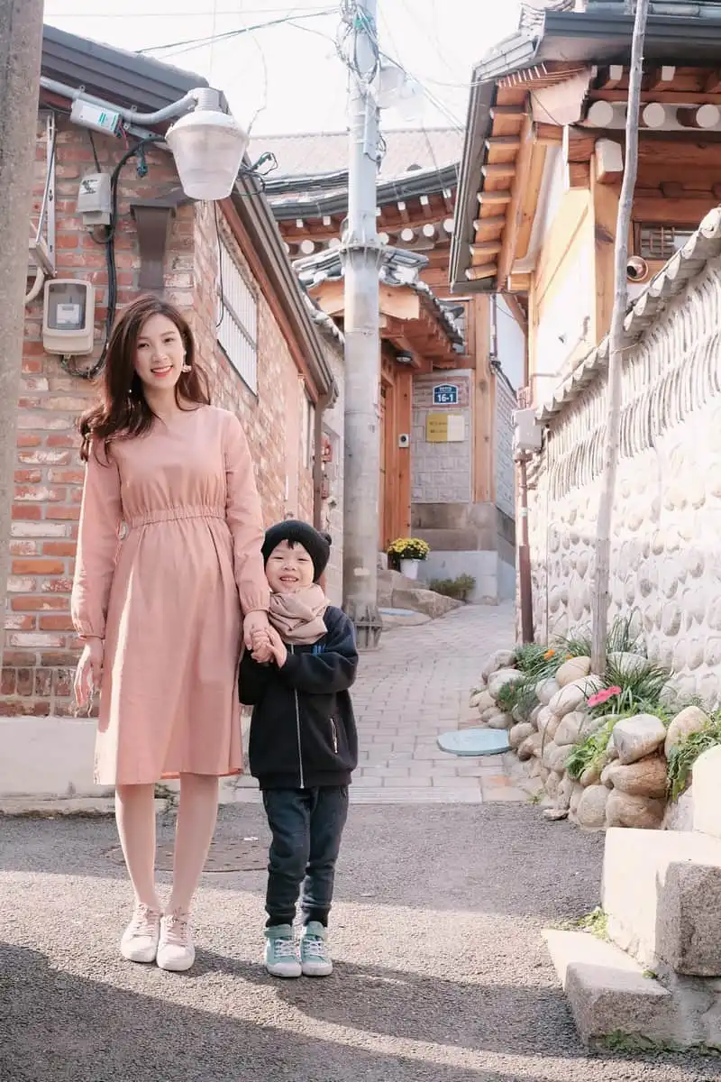 Tạp chí Du lịch Wanderlust Tips | Hoa hậu Phí Thùy Linh du lịch Hàn Quốc cùng con trai đầu lòng