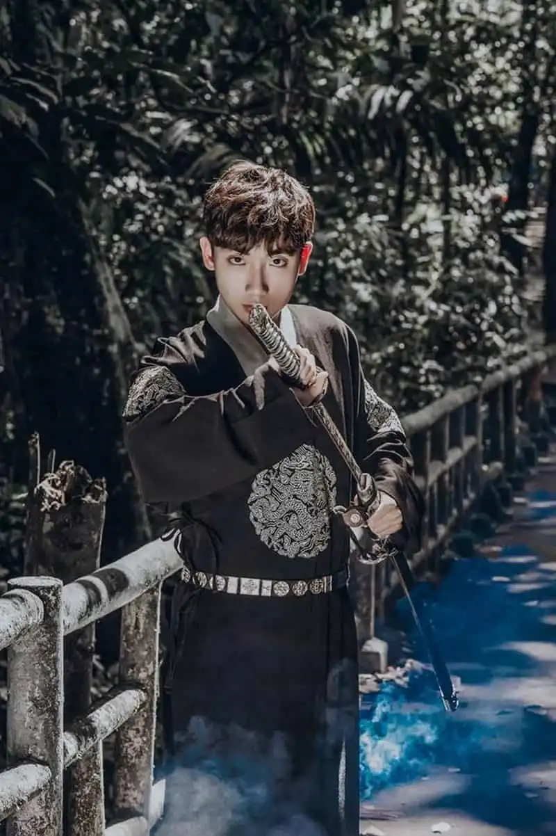 Tạp chí du lịch Wanderlust Tips | Kể chuyện chàng ca sĩ trẻ ru an yên qua những chuyến đi