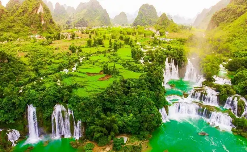 Tạp chí Du lịch Wanderlust Tips | Lạc lối ở thiên đường tuyệt diệu có tên thác Bản Giốc Cao Bằng