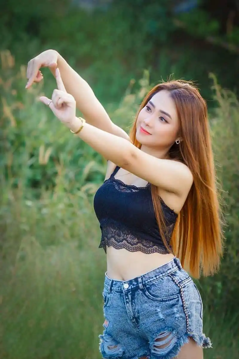 Tạp chí Du lịch Wanderlust Tips | Lắng nghe hành trình phiêu du của cô gái xinh đẹp