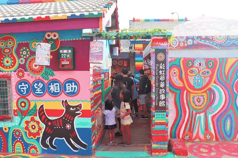 Tạp chí du lịch Wanderlust Tips Người họa sĩ già làm sống dậy cả một ngôi làng ở Đài Loan