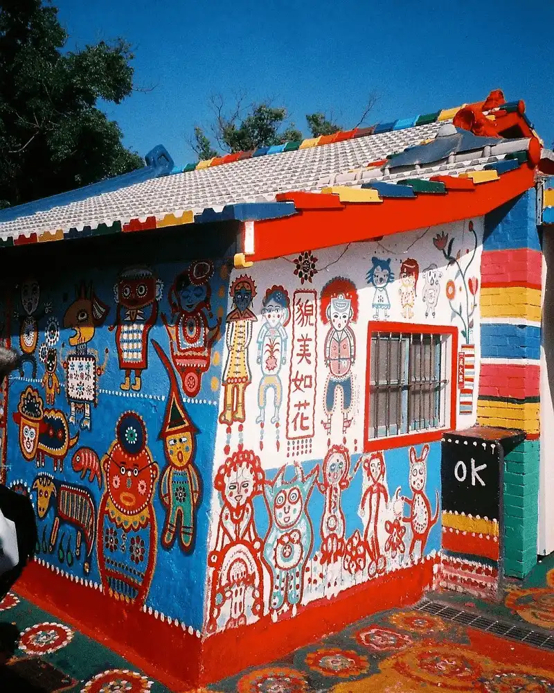 Tạp chí du lịch Wanderlust Tips Người họa sĩ già làm sống dậy cả một ngôi làng ở Đài Loan