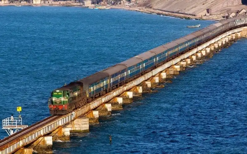 Những chuyến du lịch bằng đường sắt nguy hiểm nhất thế giới 7 Tạp chí Du lịch Wanderlust Tips | Những chuyến du lịch bằng đường sắt nguy hiểm nhất thế giới