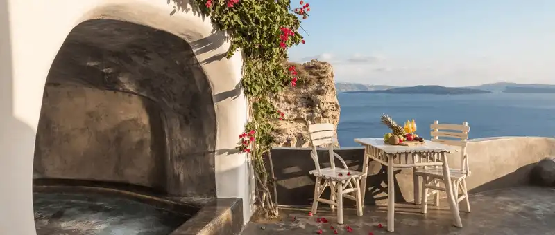 Tạp chí du lịch Wanderlust Tips Những khách sạn boutique tốt nhất cho tuần trăng mật ở Santorini