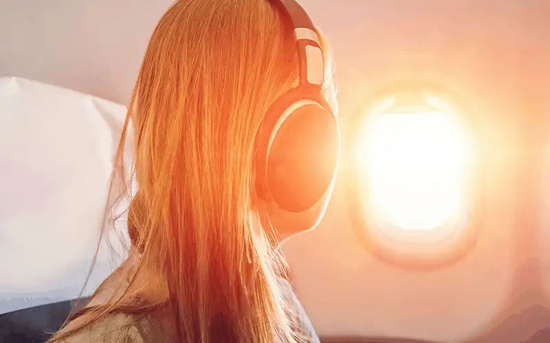 Những thứ bạn cần mang theo trên một chuyến bay dài 7 Tạp chí du lịch Wanderlust Tips Những thứ bạn cần mang theo trên một chuyến bay dài