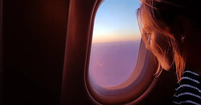 Những thứ bạn cần mang theo trên một chuyến bay dài 9 Tạp chí du lịch Wanderlust Tips Những thứ bạn cần mang theo trên một chuyến bay dài