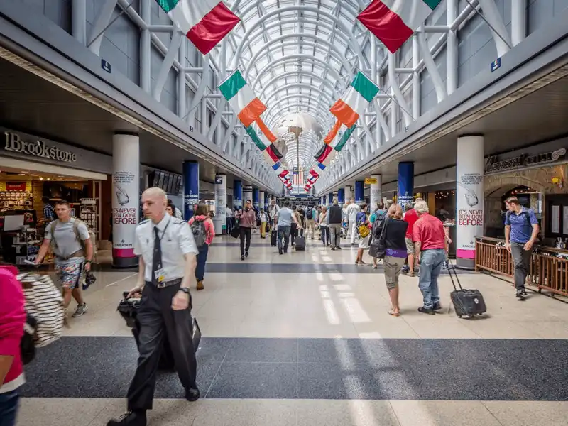 Phải làm gì khi chuyến bay của bạn bị hủy 7 Wanderlust Tips phai lam gi khi chuyen bay cua ban bi huy chuyen bay 3