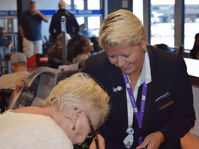 Phải làm gì khi chuyến bay của bạn bị hủy 8 Wanderlust Tips phai lam gi khi chuyen bay cua ban bi huy chuyen bay 5