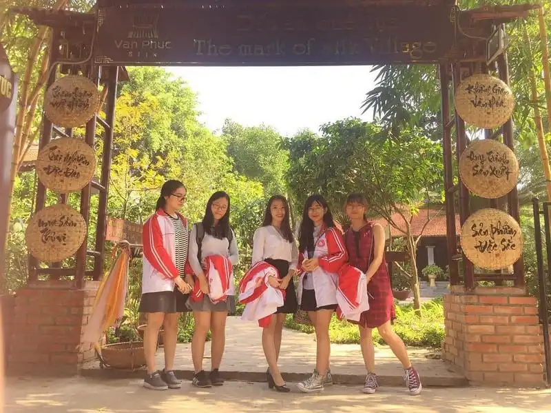 Tạp chí du lịch Wanderlust Tips | Rộn ràng tuần lễ du lịch làng lụa Vạn Phúc