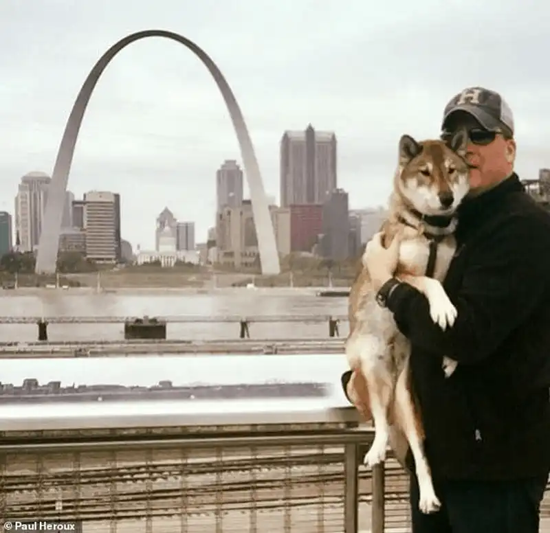 Tạp chí du lịch Wanderlust Tips Thị trưởng Paul Heroux đưa chú chó bị ung thư đi du lịch vòng quanh nước Mỹ