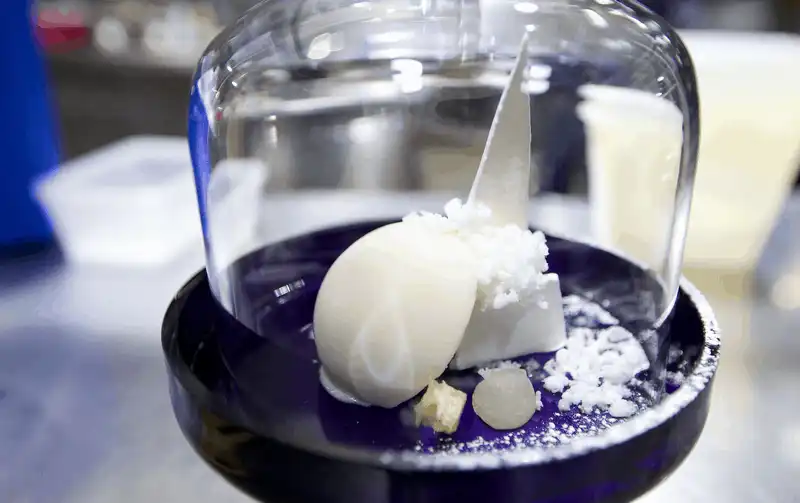 Tạp chí du lịch Wanderlust Tips Ultraviolet, nhà hàng chỉ đón duy nhất 10 thực khách vào mỗi đêm