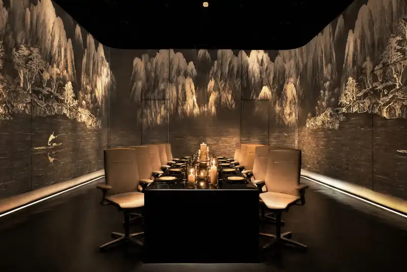 Tạp chí du lịch Wanderlust Tips Ultraviolet, nhà hàng chỉ đón duy nhất 10 thực khách vào mỗi đêm