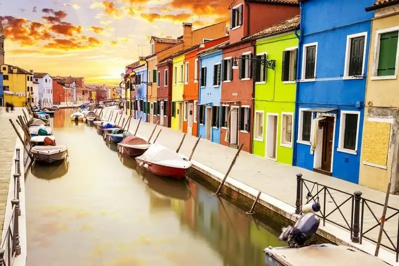 Tạp chí Wanderlust Tips 20 điểm đến đầy màu sắc ở Châu Âu (Kỳ 1)