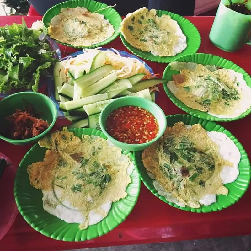 Tạp chí Wanderlust Tips Bánh ép - thức quà vặt của bạn trẻ cố đô