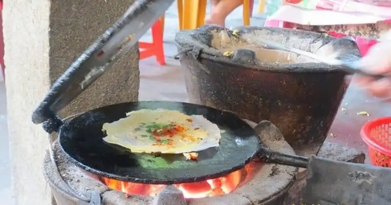 Tạp chí Wanderlust Tips Bánh ép - thức quà vặt của bạn trẻ cố đô