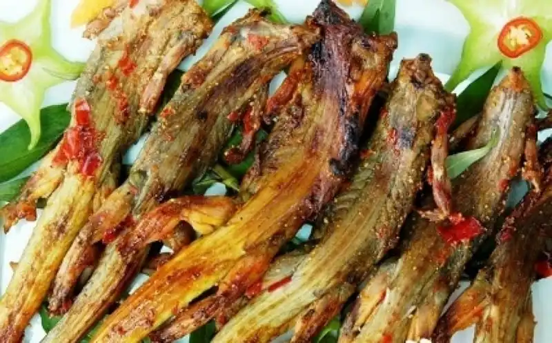 Wanderlust Tips Các món ăn từ dông đặc sản vùng núi cát