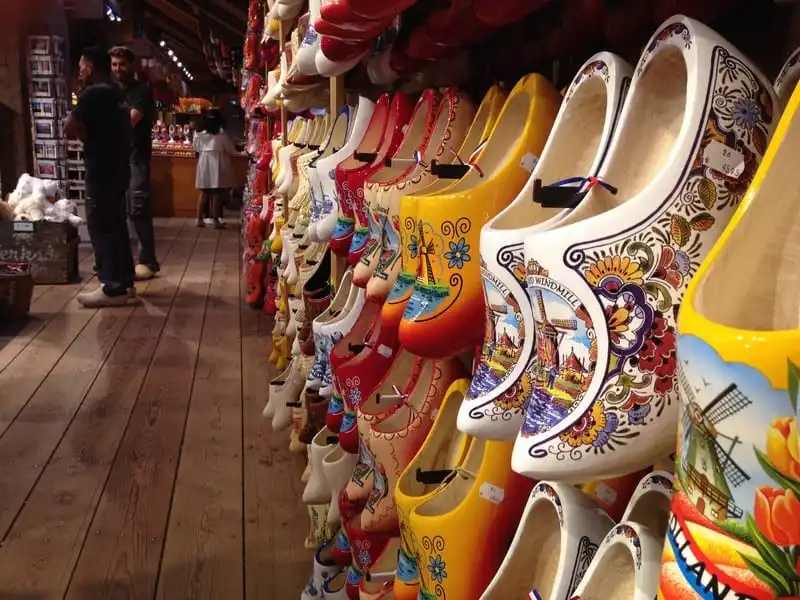 Chuyện về những chiếc giày gỗ, niềm tự hào của văn hóa Hà Lan 7 Tạp chí Wanderlust Tips Chuyện về những chiếc giày gỗ, niềm tự hào của văn hóa Hà Lan