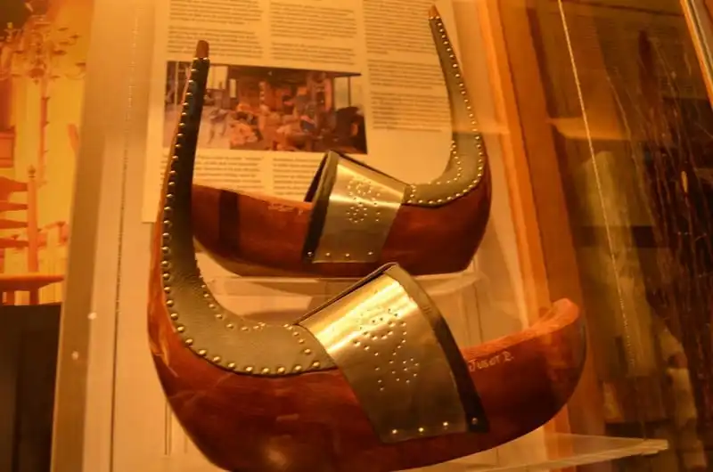 Chuyện về những chiếc giày gỗ, niềm tự hào của văn hóa Hà Lan 8 Tạp chí Wanderlust Tips Chuyện về những chiếc giày gỗ, niềm tự hào của văn hóa Hà Lan