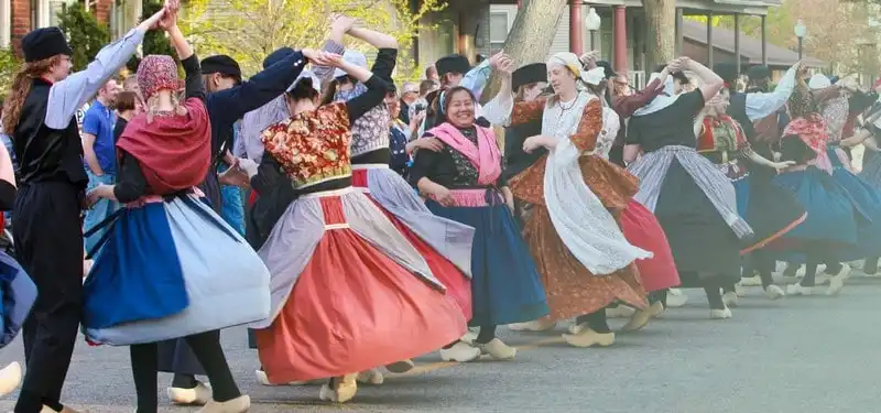 Chuyện về những chiếc giày gỗ, niềm tự hào của văn hóa Hà Lan 9 Tạp chí Wanderlust Tips Chuyện về những chiếc giày gỗ, niềm tự hào của văn hóa Hà Lan