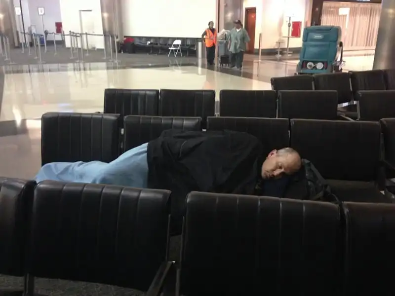 Những hành vi gây khó chịu ở sân bay mà bạn nên tránh 7 Tạp chí Wanderlust Tips Những hành vi gây khó chịu ở sân bay mà bạn nên tránh