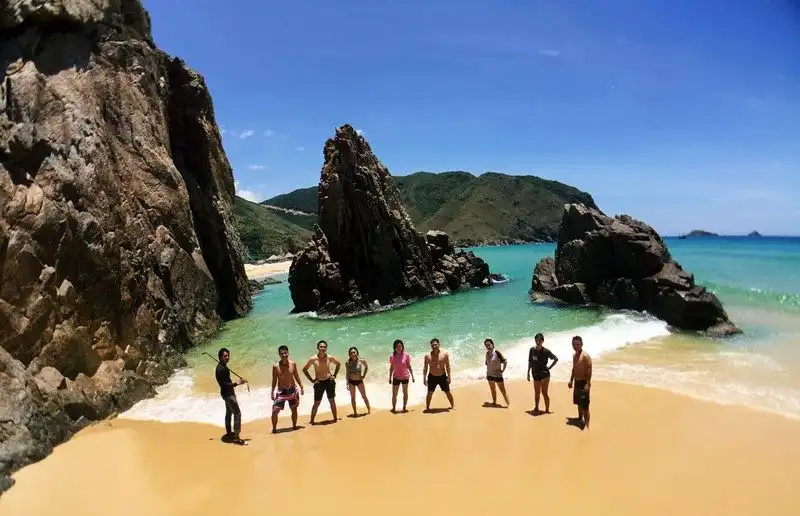 Mẹo giúp bạn kết bạn khi đi du lịch một mình 7 wanderlust tips meo giup ban ket ban luc di du lich mot minh 05 1 e1542358477449