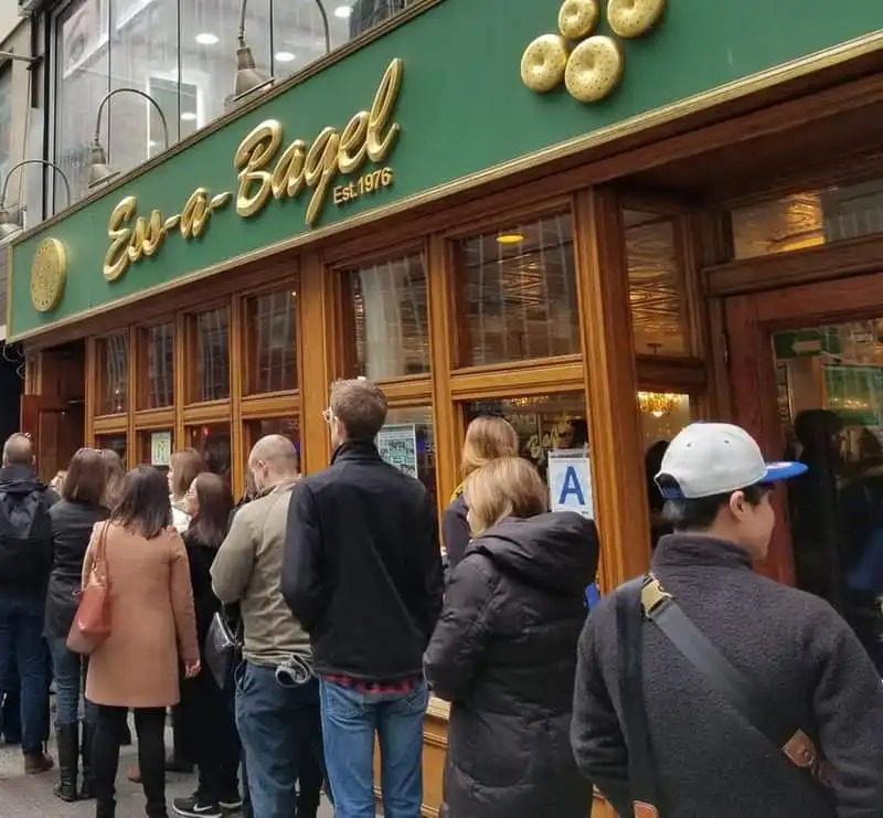 Tạp chí Wanderlust Tips Điểm danh những nhà hàng có dòng người xếp hàng dài nhất