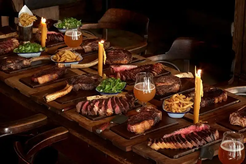 Tạp chí Wanderlust Tips Điểm danh những nhà hàng có dòng người xếp hàng dài nhất