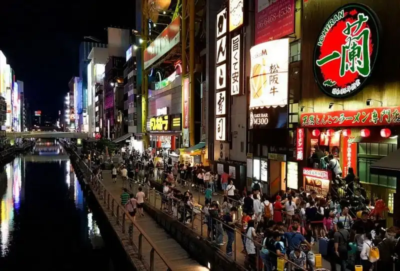 Tạp chí Wanderlust Tips Điểm danh những nhà hàng có dòng người xếp hàng dài nhất