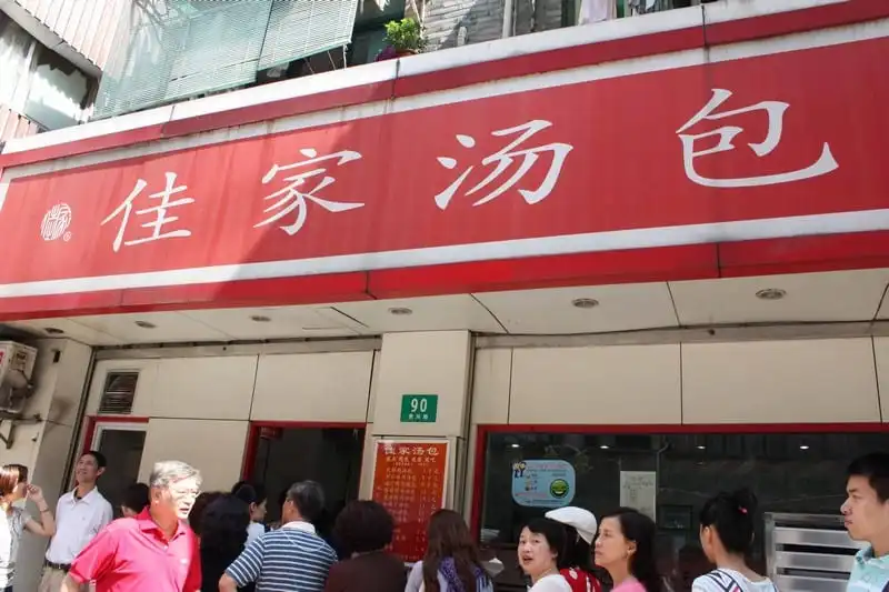 Tạp chí Wanderlust Tips Điểm danh những nhà hàng có dòng người xếp hàng dài nhất