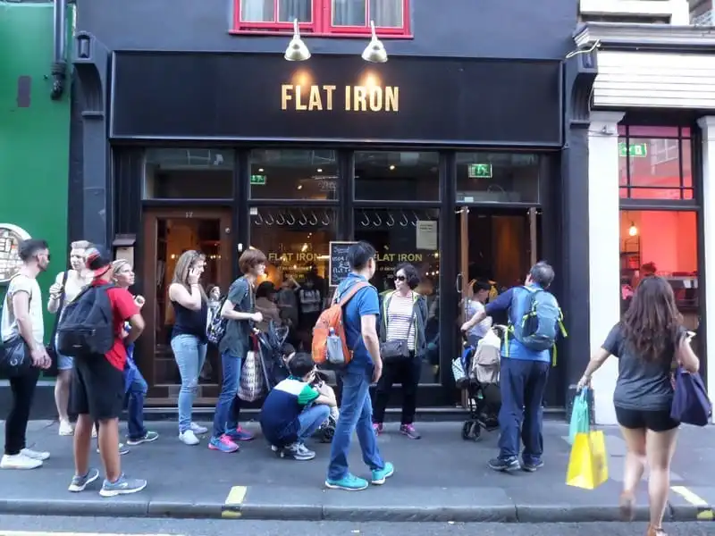 Tạp chí Wanderlust Tips Điểm danh những nhà hàng có dòng người xếp hàng dài nhất