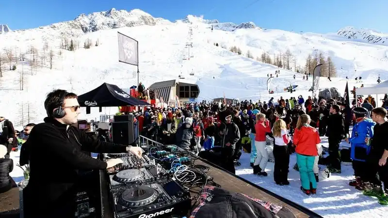 Rộn ràng những lễ hội mùa đông không thể bỏ lỡ 9 Tạp chí Wanderlust Tips Rộn ràng những lễ hội mùa đông không thể bỏ lỡ