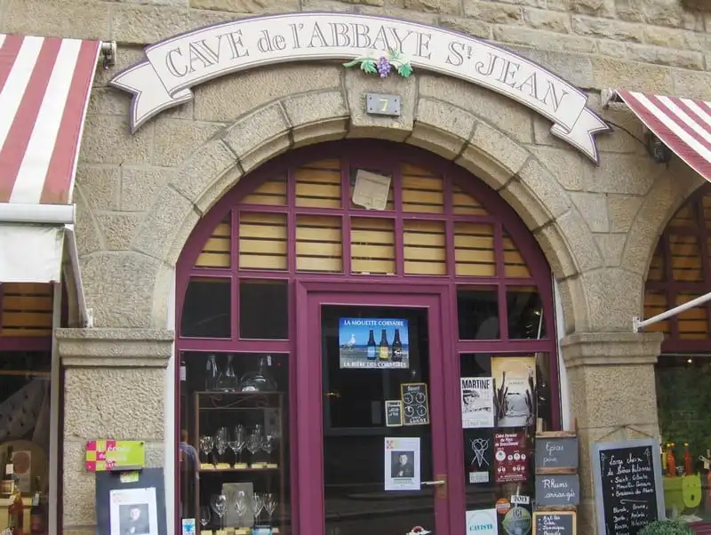 Tạp chí Wanderlust Tips Thưởng thức rượu được ngâm dưới biển sâu vùng Saint-Malo