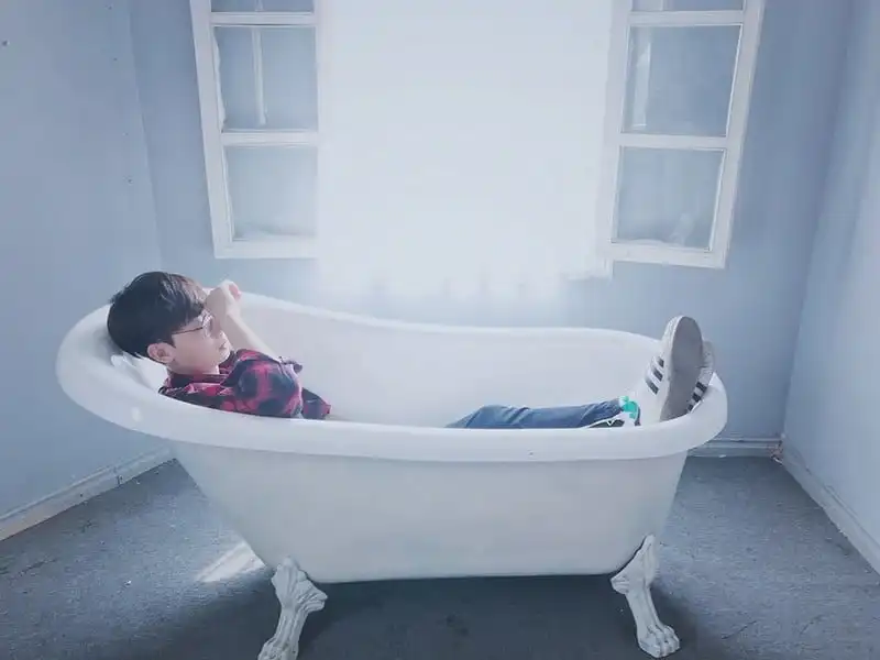 Tạp chí du lịch Wanderlust Tips | Kể chuyện chàng ca sĩ trẻ ru an yên qua những chuyến đi