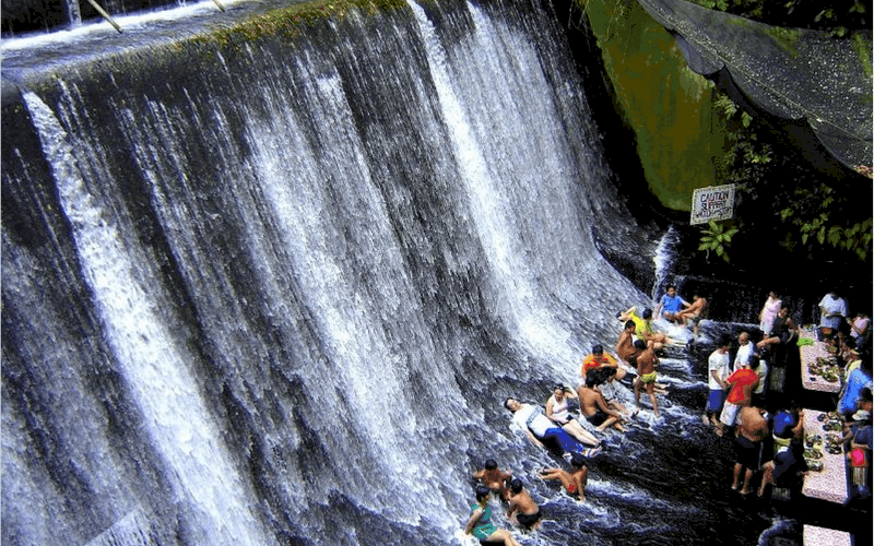 Độc đáo nhà hàng thác nước ở Philippines 5 wanderlust tips doc dao nha hang thac nuoc3