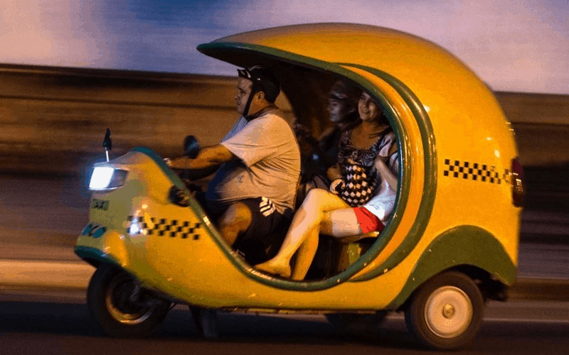 Rực rỡ đường phố Havana bởi những chiếc Cocotaxi 5 Tạp chí Wanderlust Tips Rực rỡ đường phố Havana với Cocotaxi