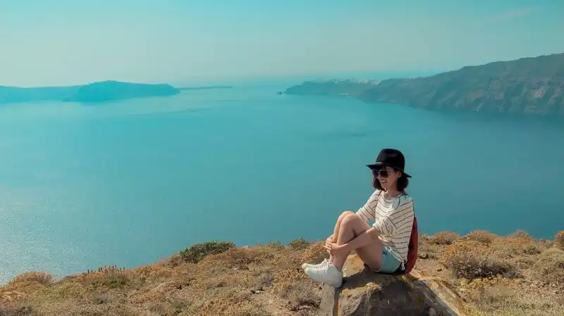 Tạp chí Du lịch Wanderlust Tips | 9X kể chuyện những ngày nắng đẹp ở Santorini 