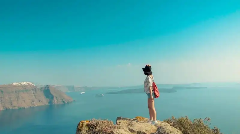 Tạp chí Du lịch Wanderlust Tips | 9X kể chuyện những ngày nắng đẹp ở Santorini 