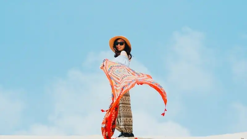 Tạp chí Du lịch Wanderlust Tips | 9X kể chuyện những ngày nắng đẹp ở Santorini 