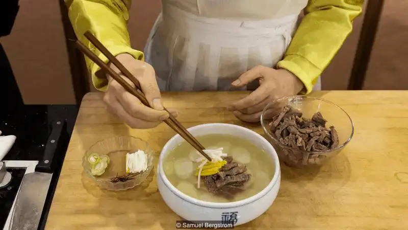 Tạp chí Du lịch Wanderlust Tips Tteokguk - Món ăn truyền thống ngày tết xứ Hàn