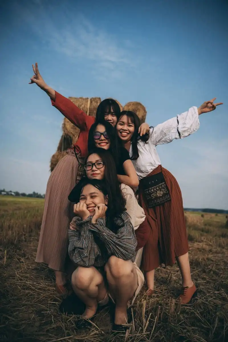 Tạp chí Du lịch Wanderlust Tips | Bộ ảnh kỷ niệm 6 năm tình bạn nơi cánh đồng bình yên